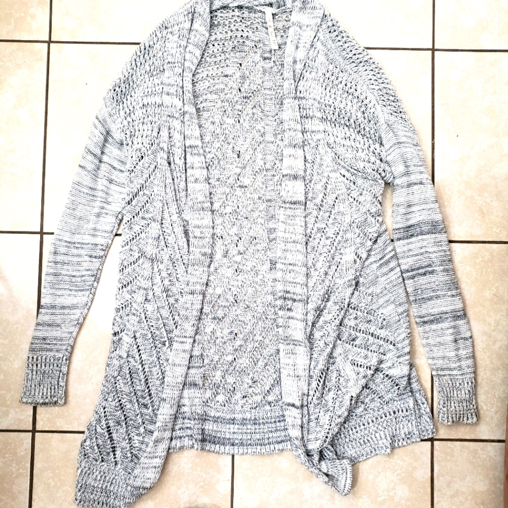 LEO & NICOLE GRAY CARDIGAN VERY CUTE